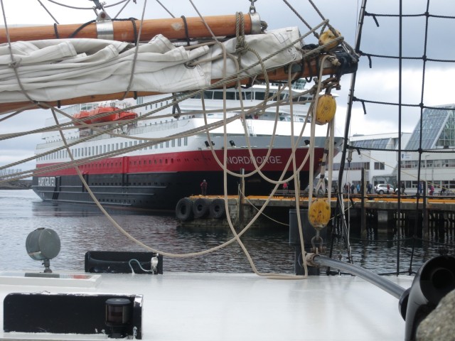 Hurtigruten_2015-06-25_18-31-1